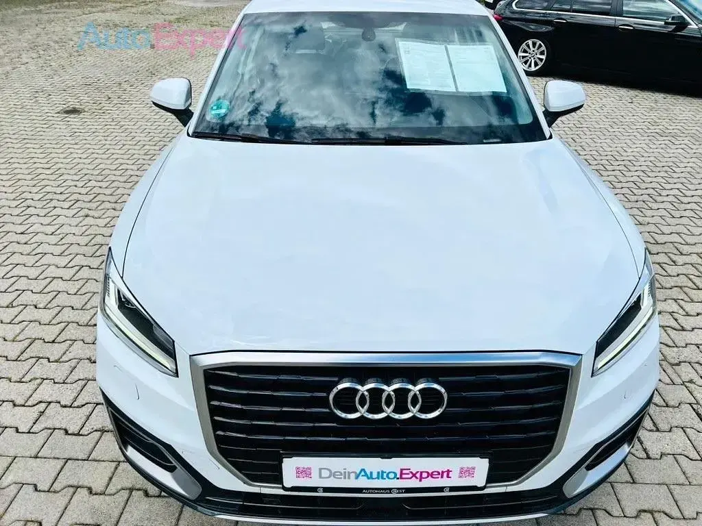 Gebraucht Audi Q2 Basis 116 PS (85 kW) 2018 Gletscherweiß metallic SUV