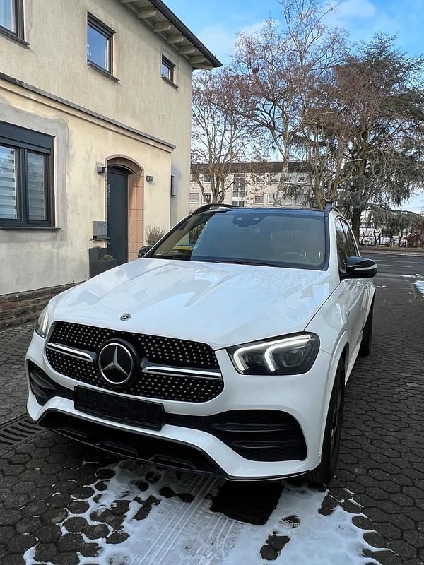 Weiß Gebraucht 2022 Mercedes GLE350 AMG line SUV | 53.800 € - Bild 1/4