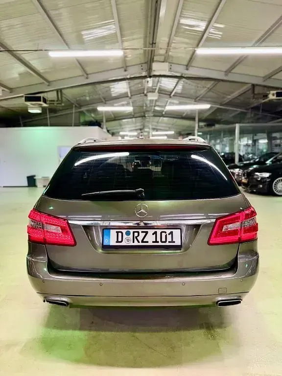 Gebraucht Mercedes E250 204 PS (150 kW) 2011 Grau Kombi