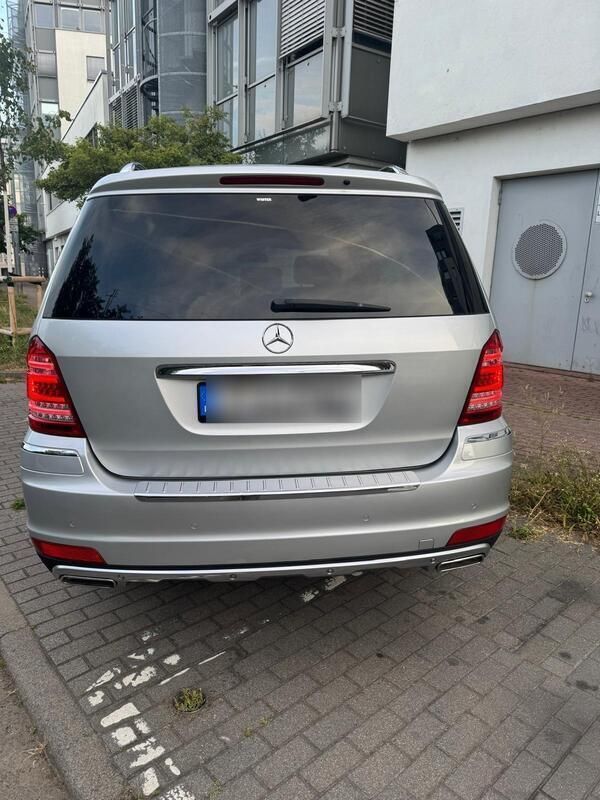 Grau Gebraucht 2011 Mercedes GL350 SUV | 18.000 € - Bild 1/4
