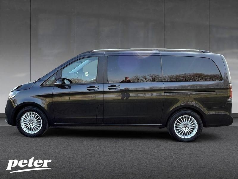 Gebraucht Mercedes V300 Style 237 PS (174 kW) 2025 Grau Van / Kleinbus