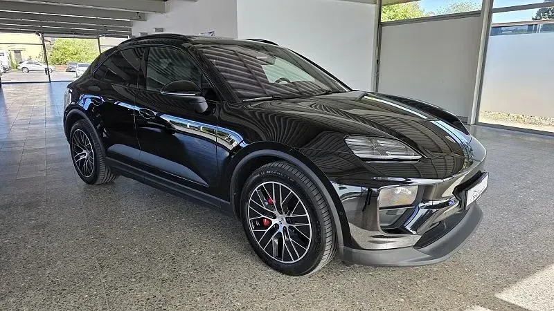 Second-hand Porsche Macan 380 kW (517 CP) 2025 Negru SUV