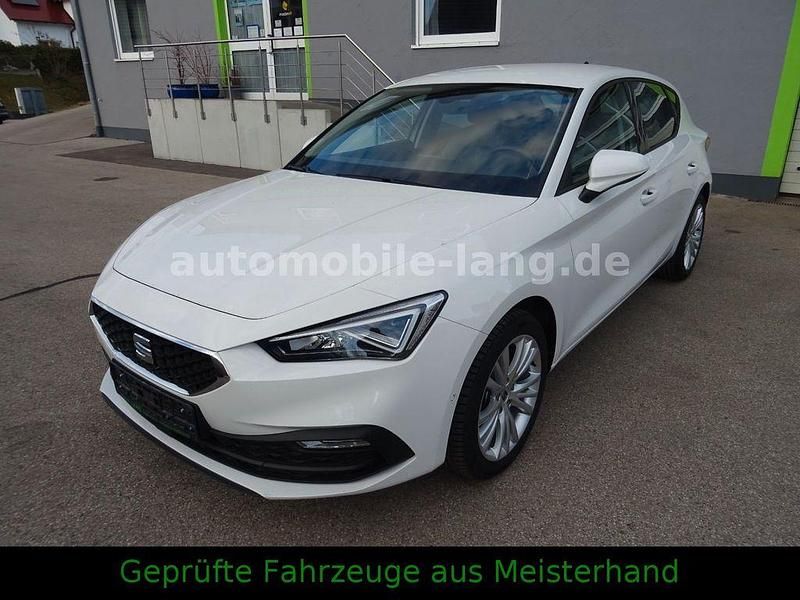 Second-hand Seat Leon 150 CP (110 kW) 2024 Alb Berlinǎ