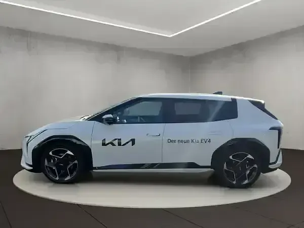Gebraucht Kia EV4 150 kW (204 PS) 2025 Deluxeweiss met. Limousine