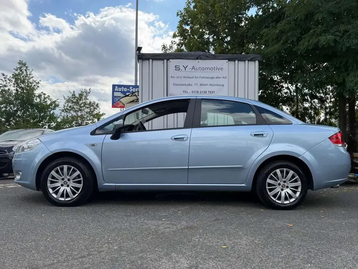 Gebraucht Fiat Linea Dynamic 120 PS (88 kW) 2010 Hellblau met. Limousine