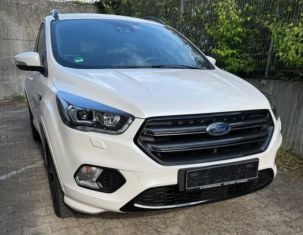 Gebraucht Ford Kuga ST-Line 182 PS (133 kW) 2018 Schwarz SUV