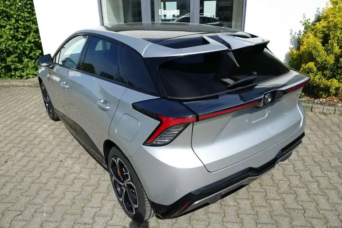 Second-hand MG MG4 EV 319 kW (435 CP) 2024 Argintiu Hatchback