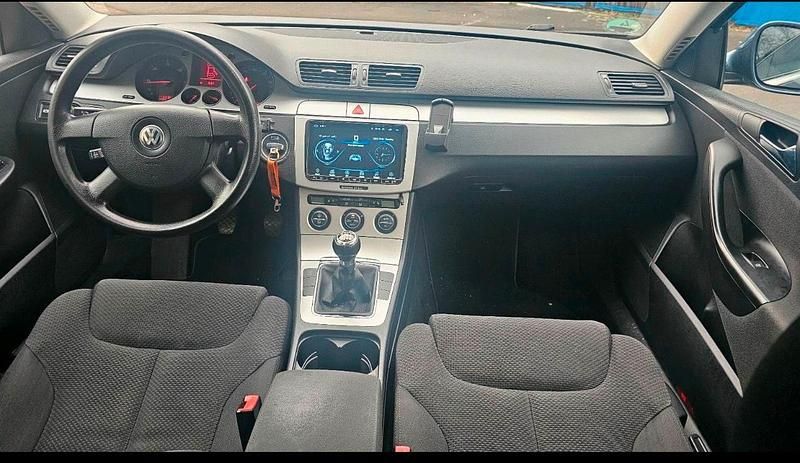 Gebraucht VW Passat 140 PS (102 kW) 2007 Blau Limousine