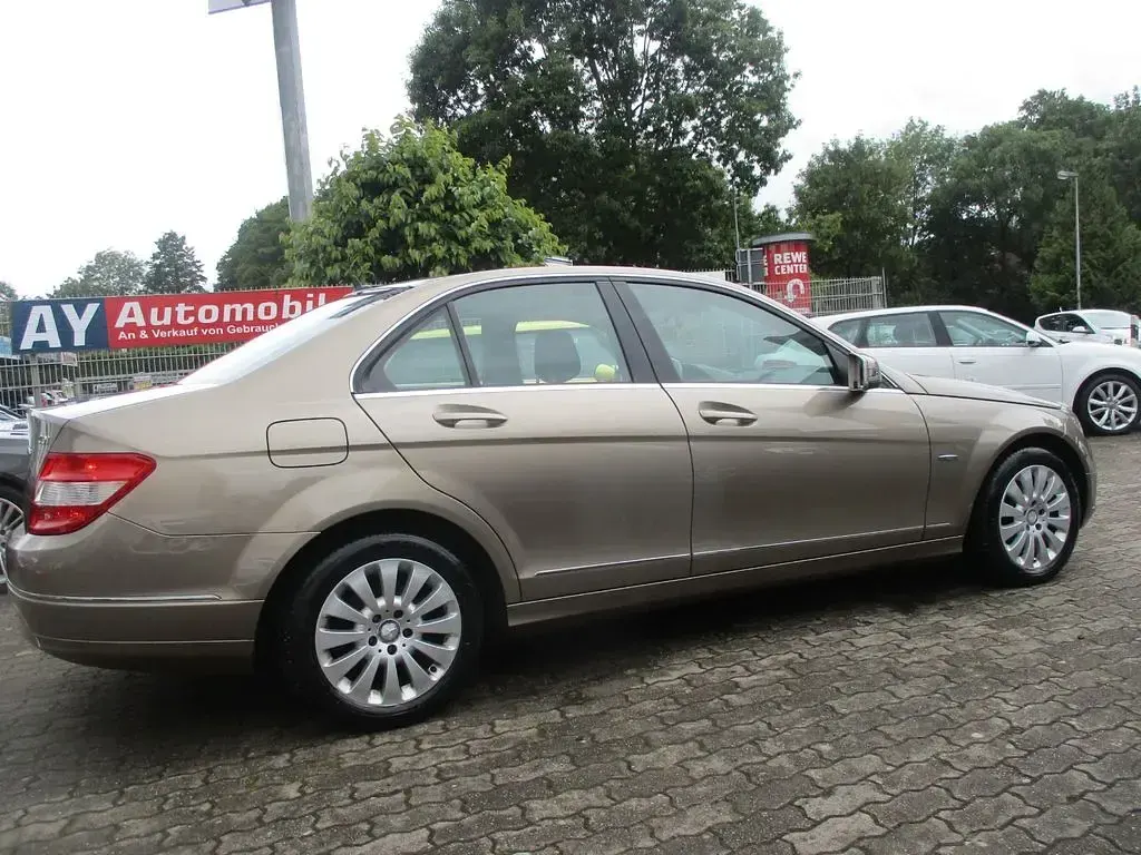 Gebraucht Mercedes C200 136 PS (100 kW) 2010 Beige Limousine