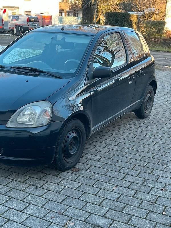 Schwarz Gebraucht 2001 Toyota Yaris Kleinwagen | 1.299 € - Bild 1/4