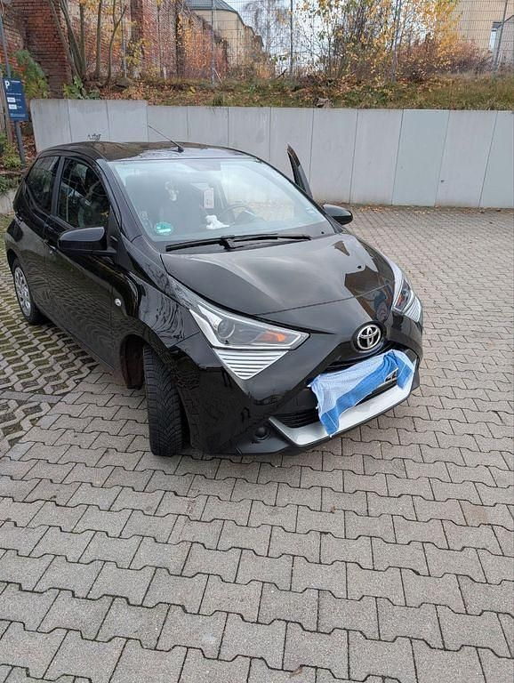 Schwarz Gebraucht 2021 Toyota Aygo X-play Kleinwagen | 10.800 € (Fairer Preis) - Bild 1/4