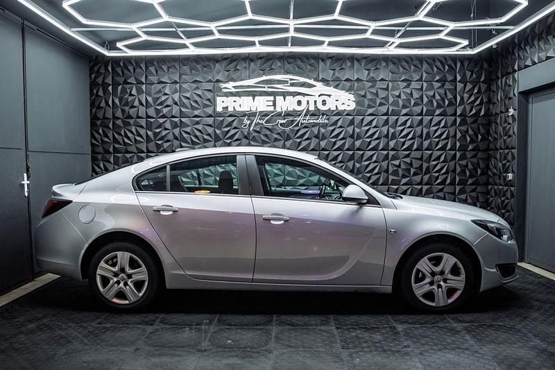 Silber Gebraucht 2015 Opel Insignia Edition Limousine | 8.800 € (Guter Preis) - Bild 1/4