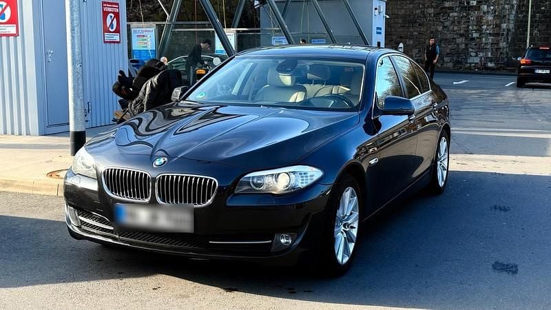 Gebraucht BMW 525 Luxury Line 218 PS (160 kW) 2012 Braun Limousine
