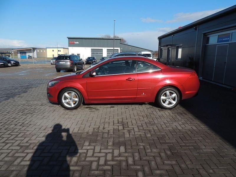 Gebraucht Ford Focus Cabriolet Titanium 136 PS (100 kW) 2009 Rot Cabrio