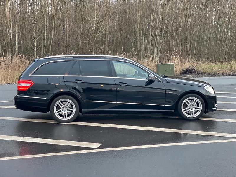 Gebraucht Mercedes E350 231 PS (169 kW) 2009 Schwarz Kombi