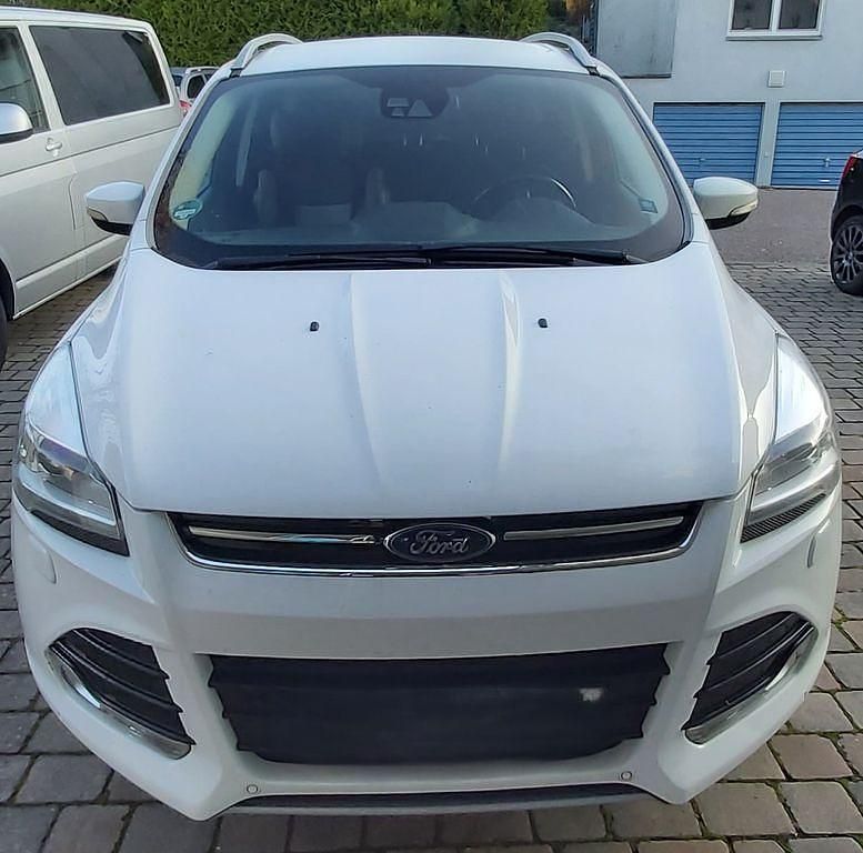 Weiß Gebraucht 2016 Ford Kuga Titanium SUV | 7.800 € (Guter Preis) - Bild 1/4