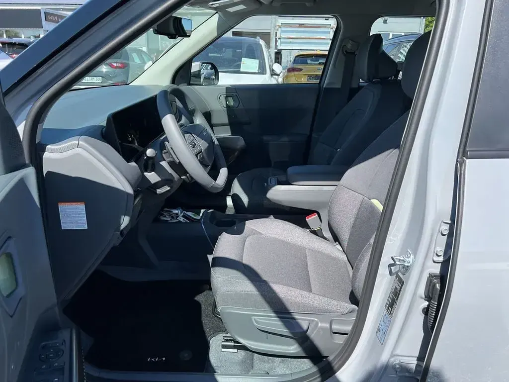 Neu Kia EV2 Air 108 kW (147 PS) 2026 Grau SUV