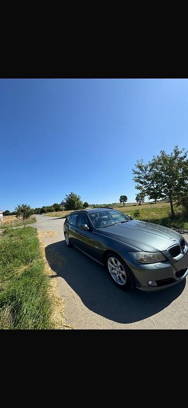 Grau Gebraucht 2011 BMW 320 Kombi | 3.200 € (Superpreis) - Bild 1/4