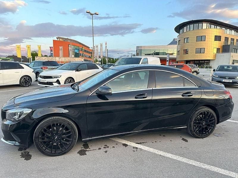 Schwarz Gebraucht 2018 Mercedes CLA200 Coupé | 15.300 € (Guter Preis) - Bild 1/4
