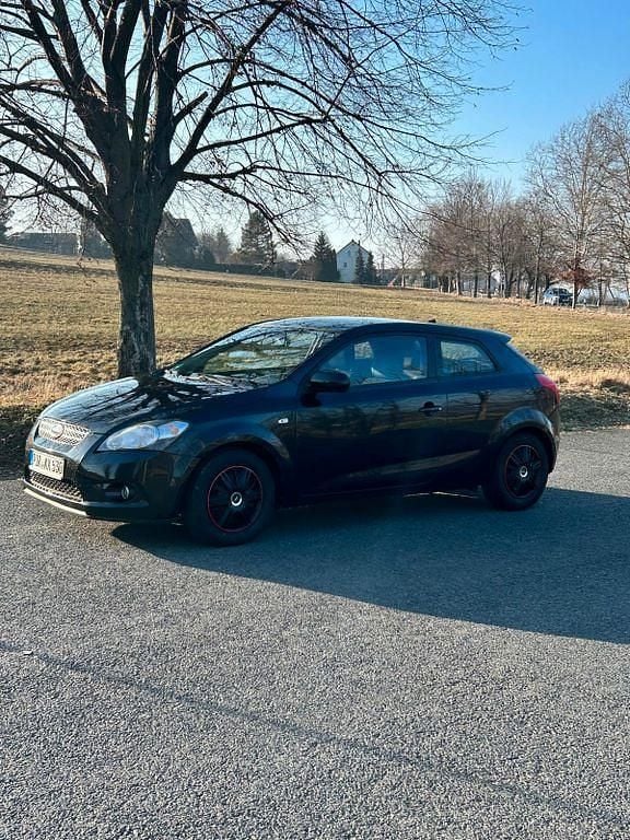 Schwarz Gebraucht 2011 Kia ProCeed Limousine | 4.850 € (Fairer Preis) - Bild 1/4