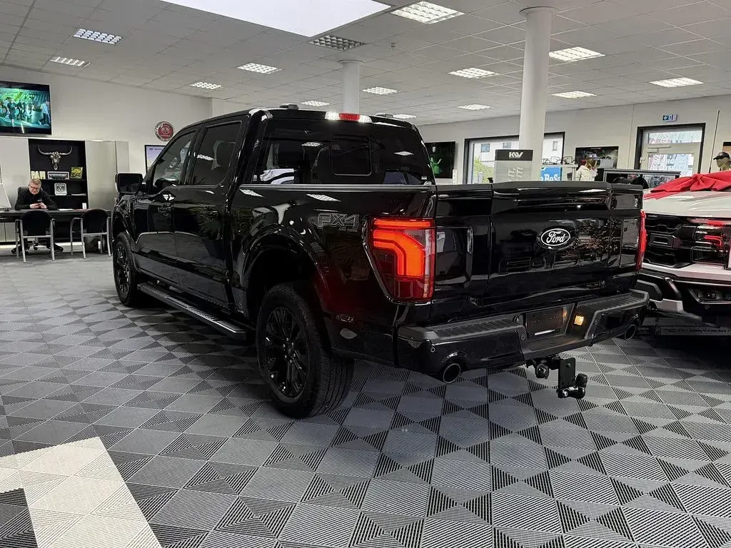 Neu Ford V8 Lariat 405 PS (297 kW) 2026 Schwarz SUV