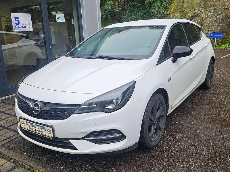 Schneeweiss/summitwhite/arctic Gebraucht 2021 Opel Astra GS Line Kleinwagen | 15.500 € (Fairer Preis) - Bild 1/4