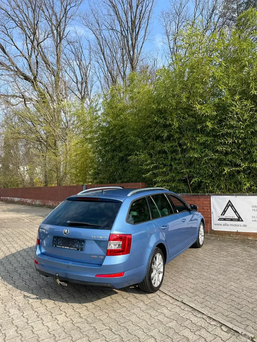Gebraucht Skoda Octavia Elegance 150 PS (110 kW) 2013 Denimblau metallic Kombi