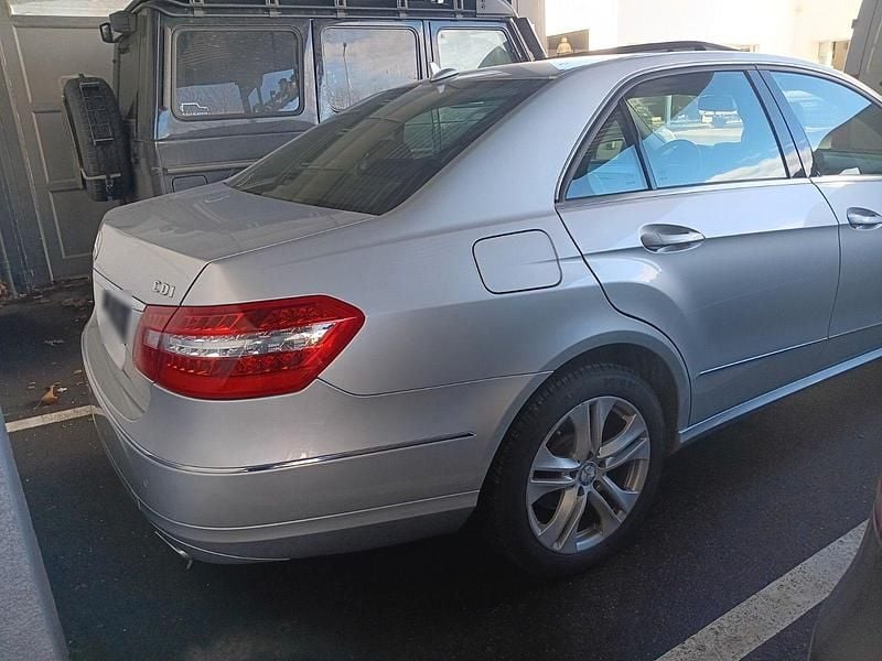 Gebraucht Mercedes E350 Avantgarde 231 PS (169 kW) 2009 Schwarz Limousine