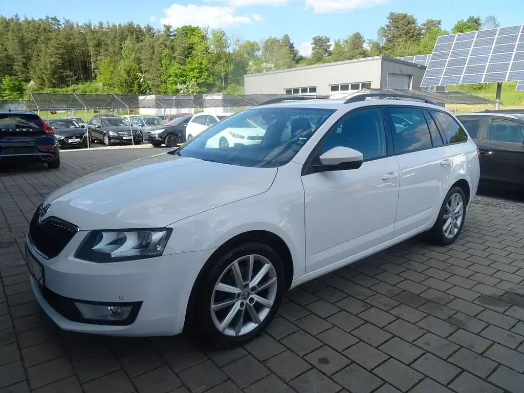 Gebraucht Skoda Octavia Elegance 140 PS (102 kW) 2014 Weiß Kombi