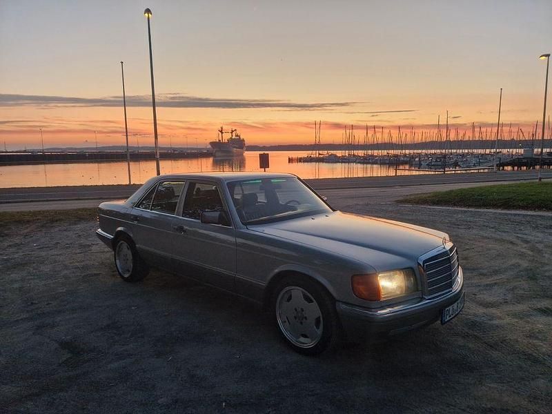 Silber Gebraucht 1990 Mercedes S300 Limousine | 9.550 € - Bild 1/4