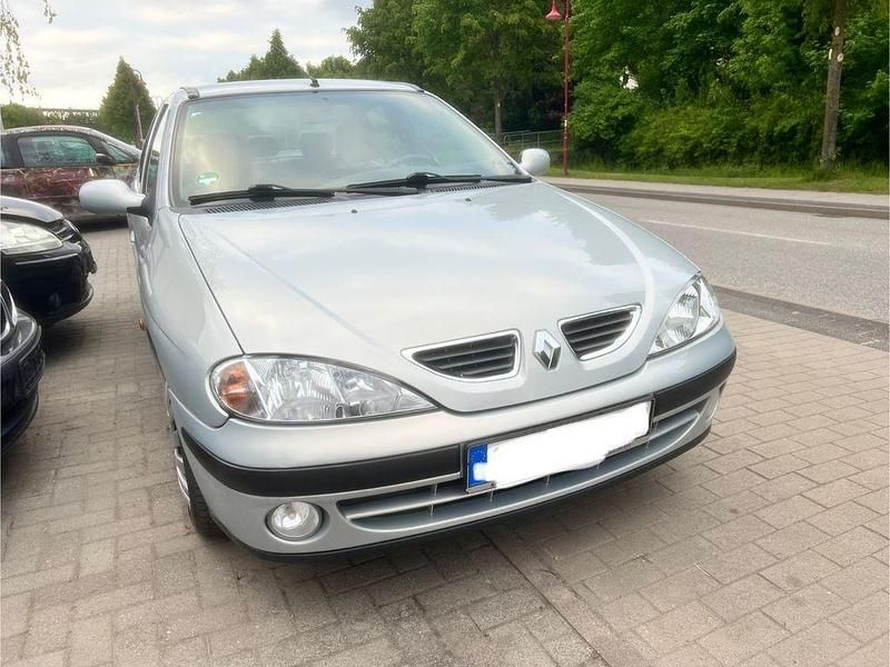Silber Gebraucht 2002 Renault Mégane II Expression Limousine | 1.863 € (Etwas zu teuer) - Bild 1/4