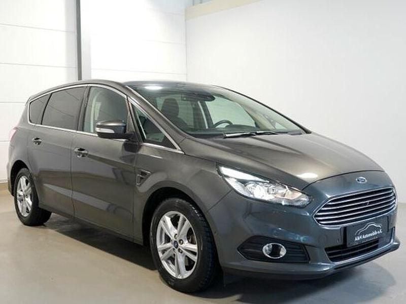 Grau Gebraucht 2019 Ford S-MAX Titanium Van / Kleinbus | 21.900 € (Guter Preis) - Bild 1/4