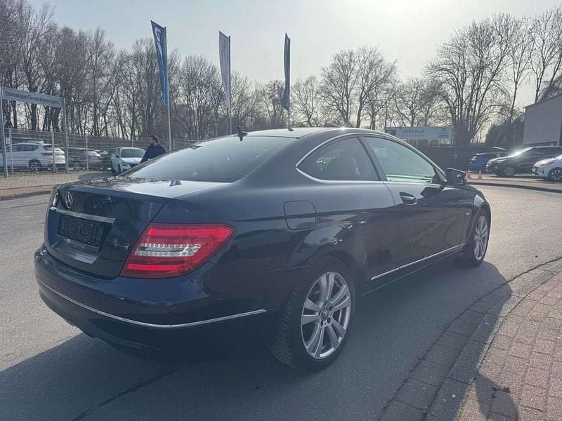 Gebraucht Mercedes C180 156 PS (114 kW) 2011 Blau Coupé