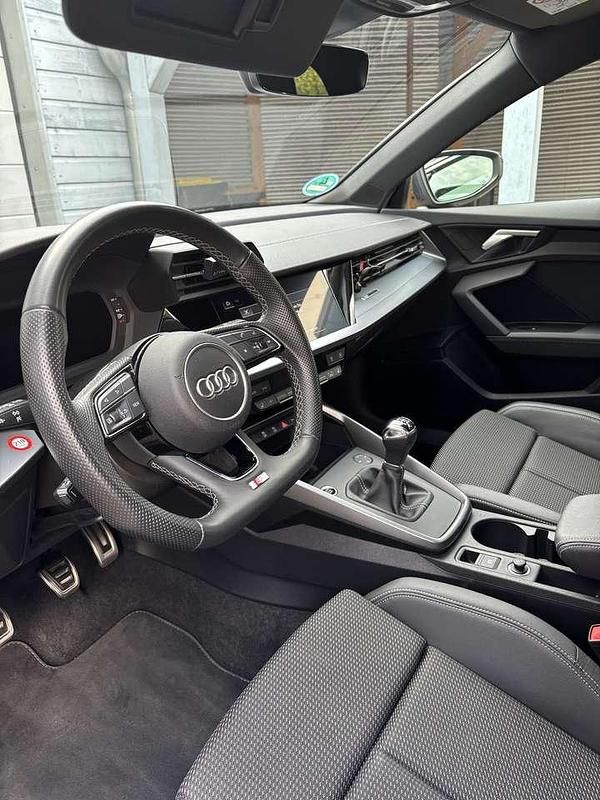 Używany Audi A3 S-Line 150 KM (110 kW) 2024 Szary Sedan/Limuzyna