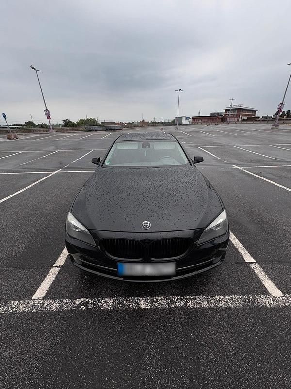 Gebraucht BMW 740 306 PS (225 kW) 2010 Schwarz Limousine