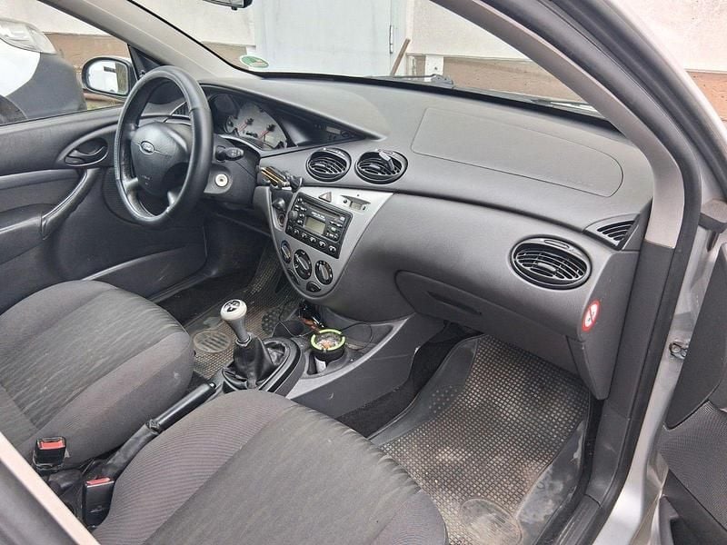Gebraucht Ford Focus Ambiente 101 PS (74 kW) 2004 Silber Kombi