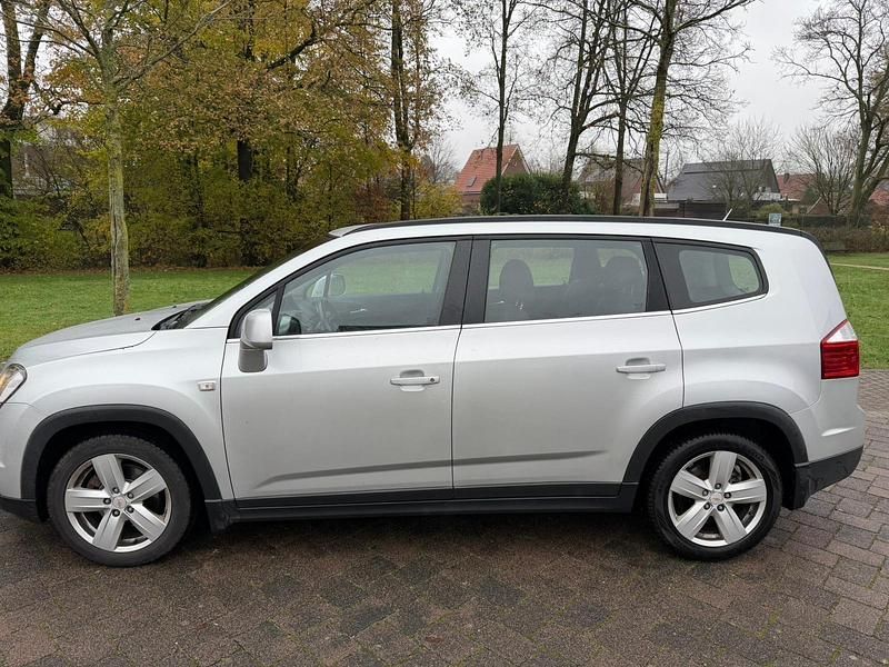 Silber Gebraucht 2012 Chevrolet Orlando Van / Kleinbus | 10.200 € - Bild 1/4