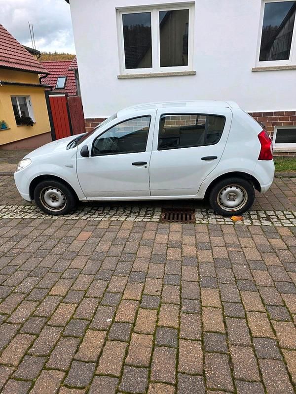 Weiß Gebraucht 2009 Dacia Sandero Kleinwagen | 2.200 € - Bild 1/4
