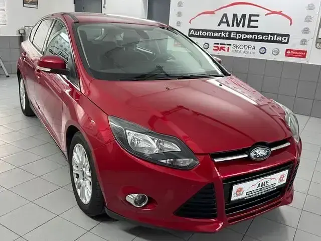 Gebraucht Ford Focus Titanium 116 PS (85 kW) 2011 Rot Limousine