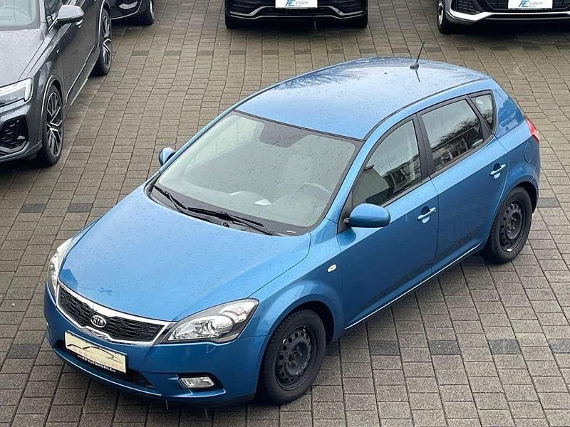 Blau Gebraucht 2009 Kia Ceed Vision Kleinwagen | 5.390 € (Fairer Preis) - Bild 1/4