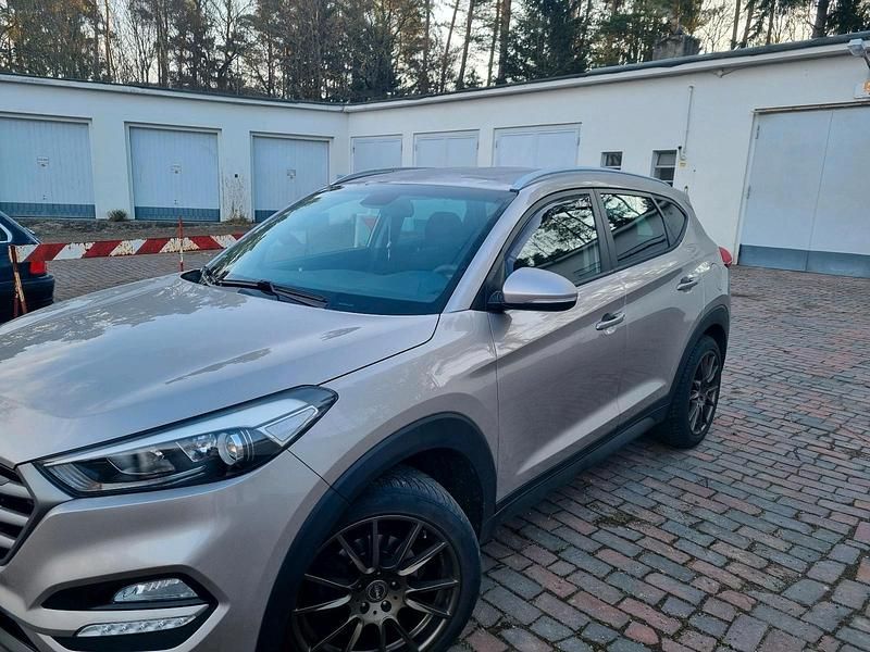 Gebraucht Hyundai Tucson 177 PS (130 kW) 2015 Andere farben SUV