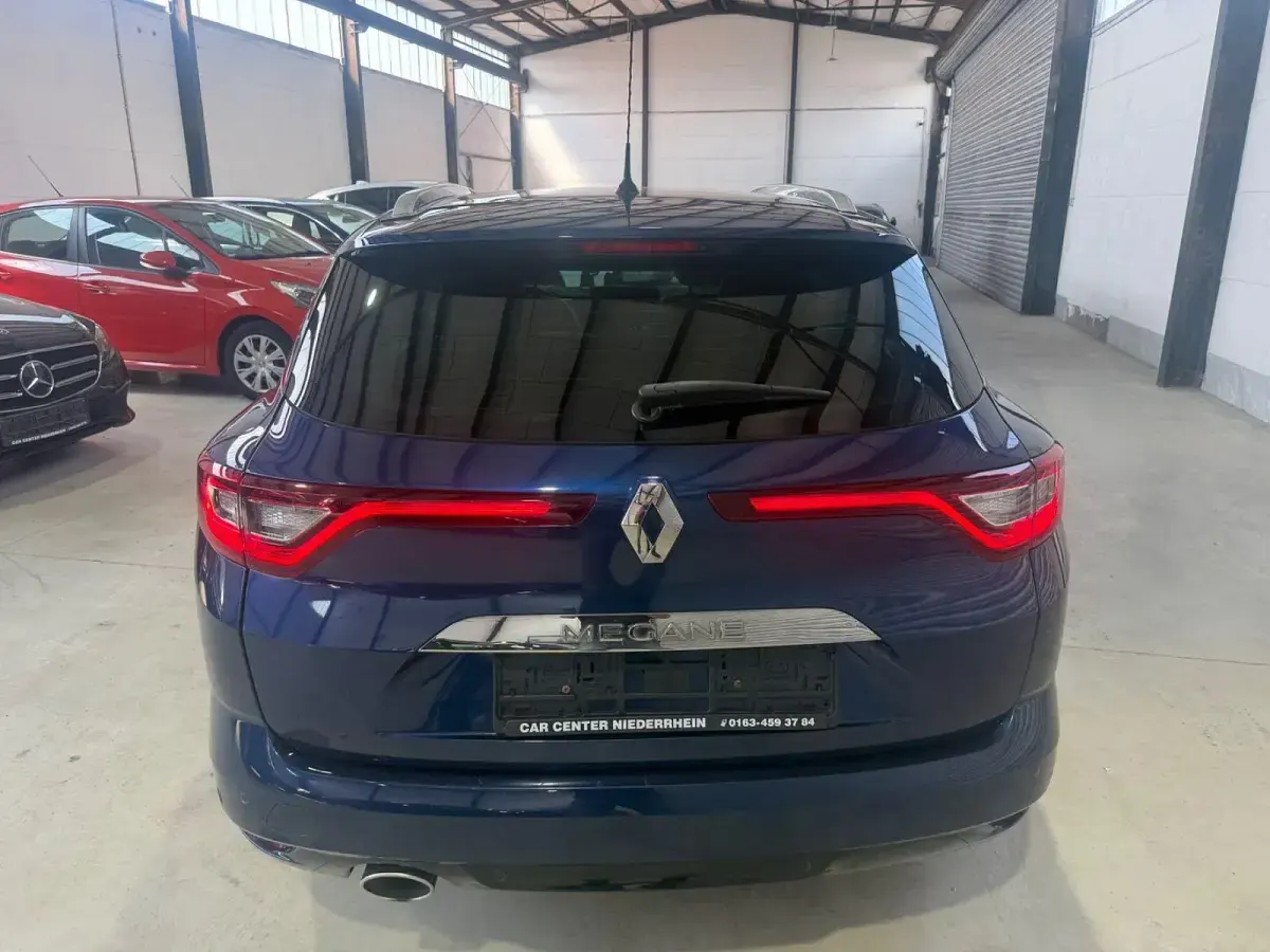 Gebraucht Renault Mégane GrandTour Intens 131 PS (96 kW) 2017 Blau Kombi