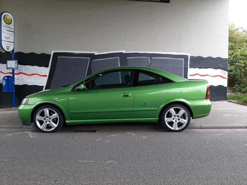 Second-hand Opel Astra 190 CP (139 kW) 2001 Verde Coupe