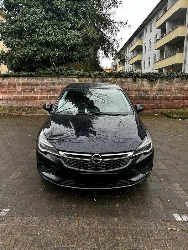 Gebraucht Opel Astra 105 PS (77 kW) 2019 Schwarz Kleinwagen