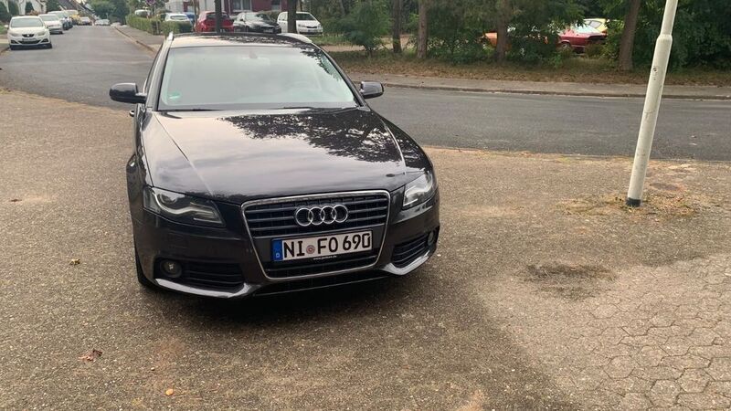 Grau Gebraucht 2010 Audi A4 Ambiente Limousine | 7.000 € (Fairer Preis) - Bild 1/4