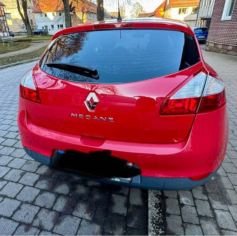 Gebraucht Renault Mégane Authentique 101 PS (74 kW) 2013 Rot Limousine