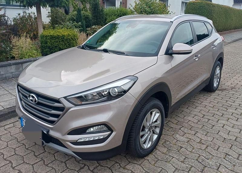 Weiß Gebraucht 2016 Hyundai Tucson SUV | 13.200 € (Guter Preis) - Bild 1/4