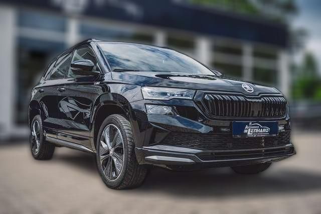 Schwarz metallic Gebraucht 2023 Skoda Karoq SUV | 31.350 € (Etwas zu teuer) - Bild 1/4