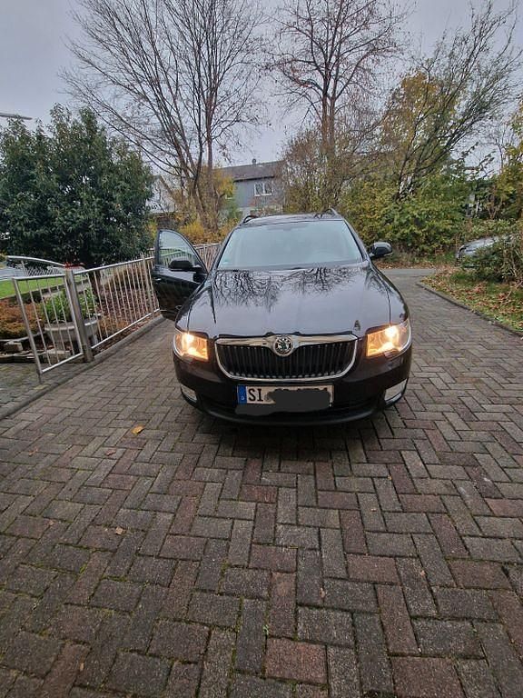 Gebraucht Skoda Superb Active 140 PS (102 kW) 2011 Kombi