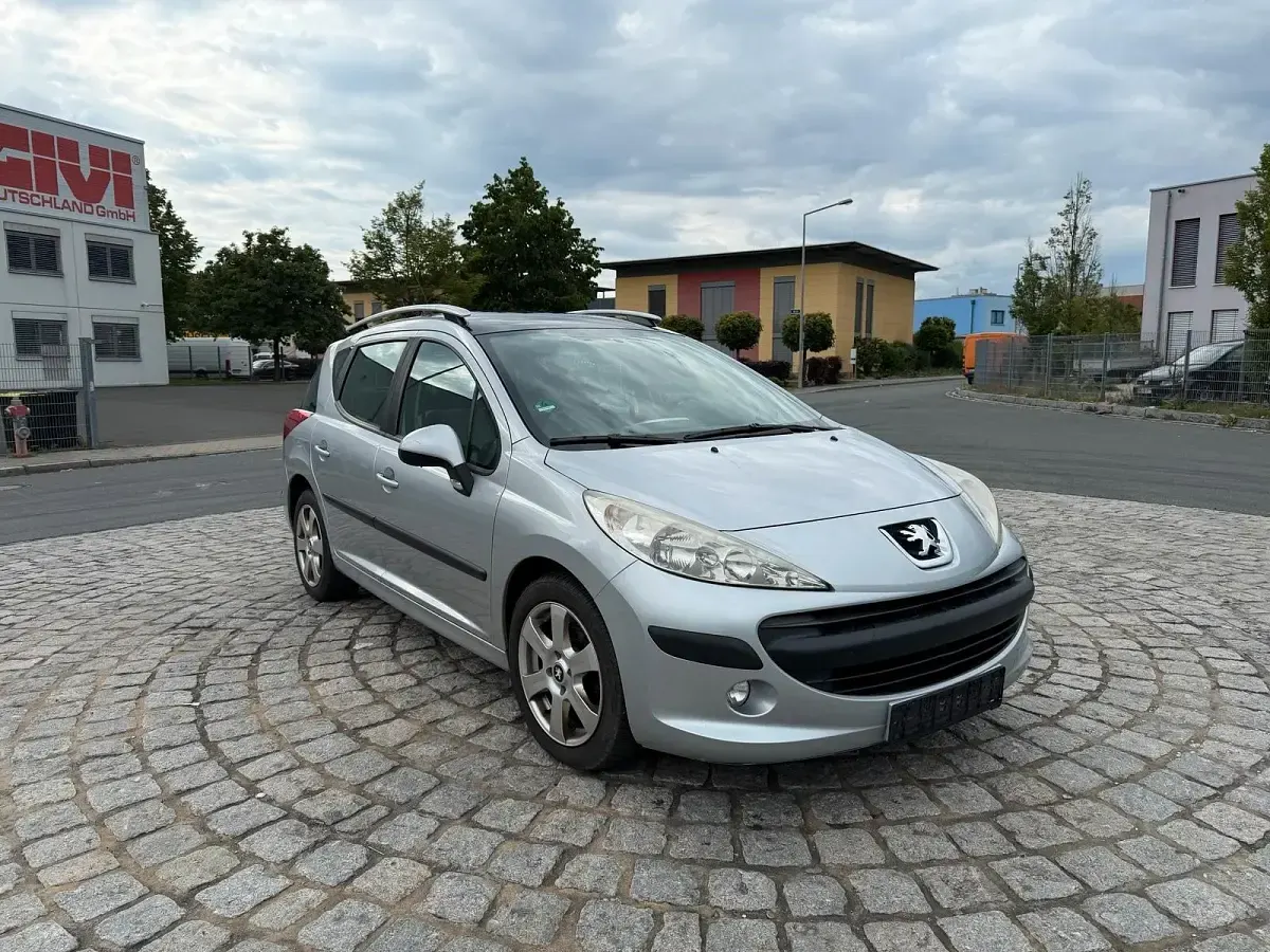 Gebraucht Peugeot 207 Tendance 95 PS (69 kW) 2008 Silber Kombi